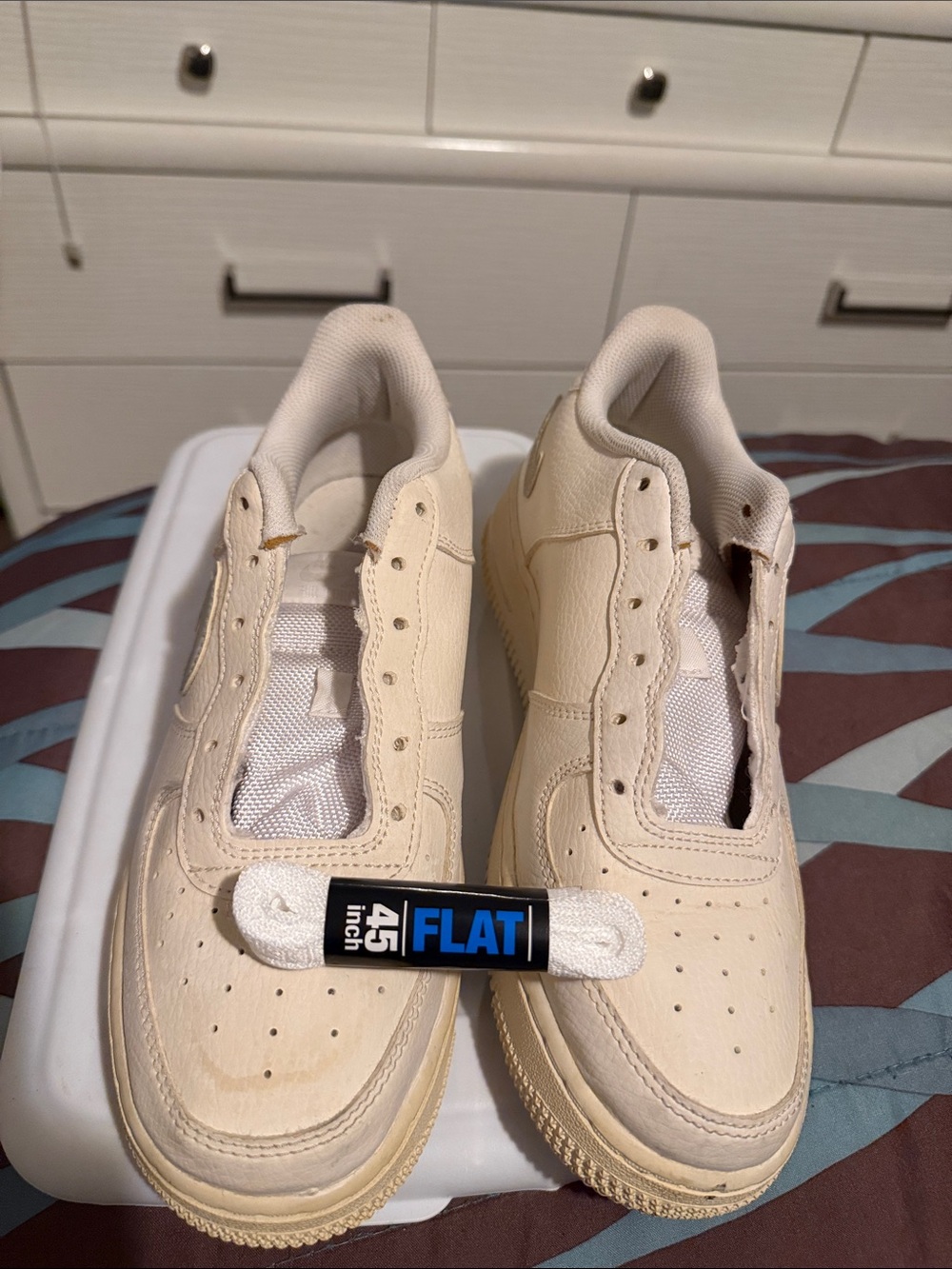 Nike Men's Cream / Off-White Low-Top Sneakers